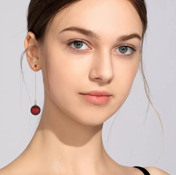 Gold plated red crystal pearl drop snowflake earrings with silver post - Picture 15 of 15